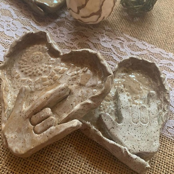 Handmade Ceramic Sign Language I Love You pottery - Picture 3 of 5